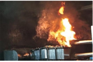 電池貨致香港倉庫火災(zāi)，電池出口或?qū)⒈粐?yán)查