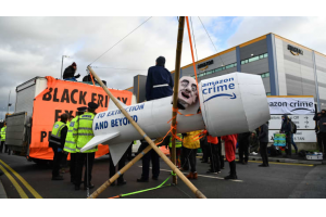 亞馬遜倉庫遭圍堵，黑五包裹派送受影響